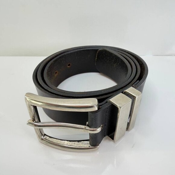 Levi's Other - Levi’s Genuine Leather Belt – Classic Black - Size 34-36